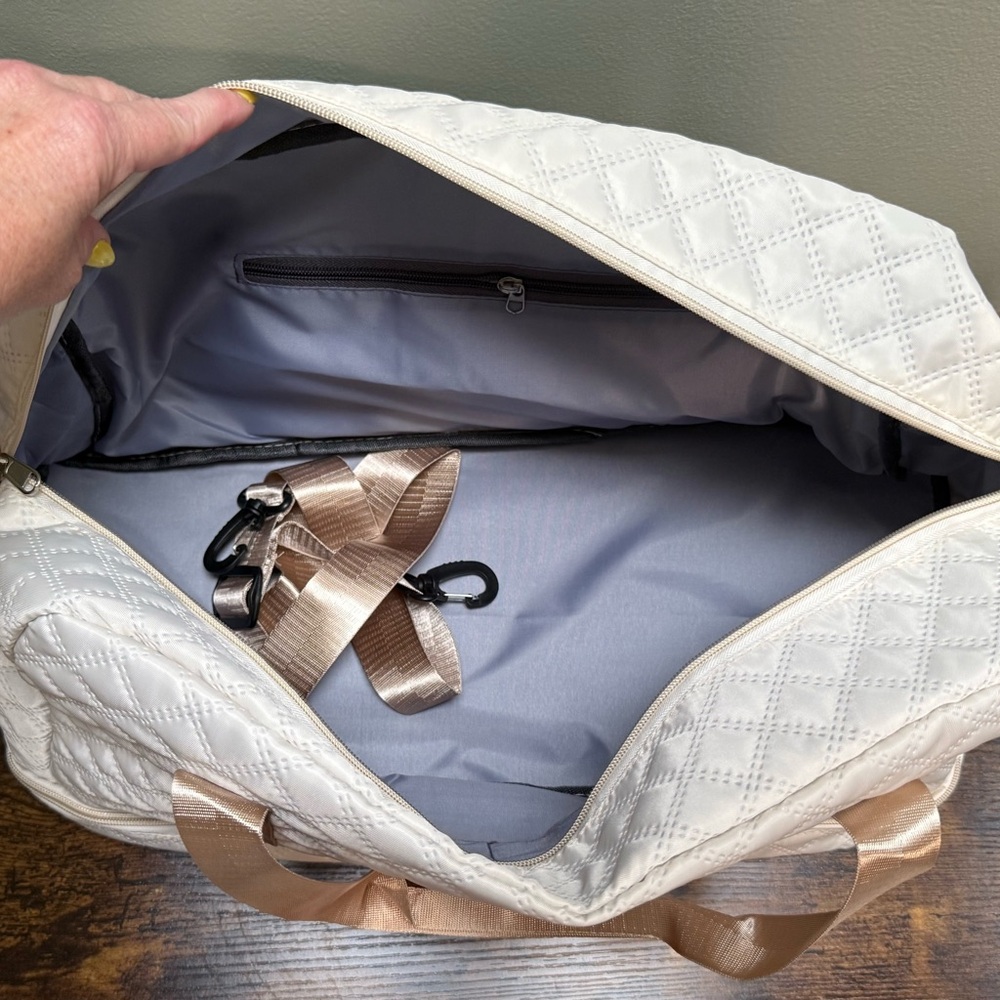 Zuomanni Quilted Cream and Tan Travel Bag - Picture 7 of 7